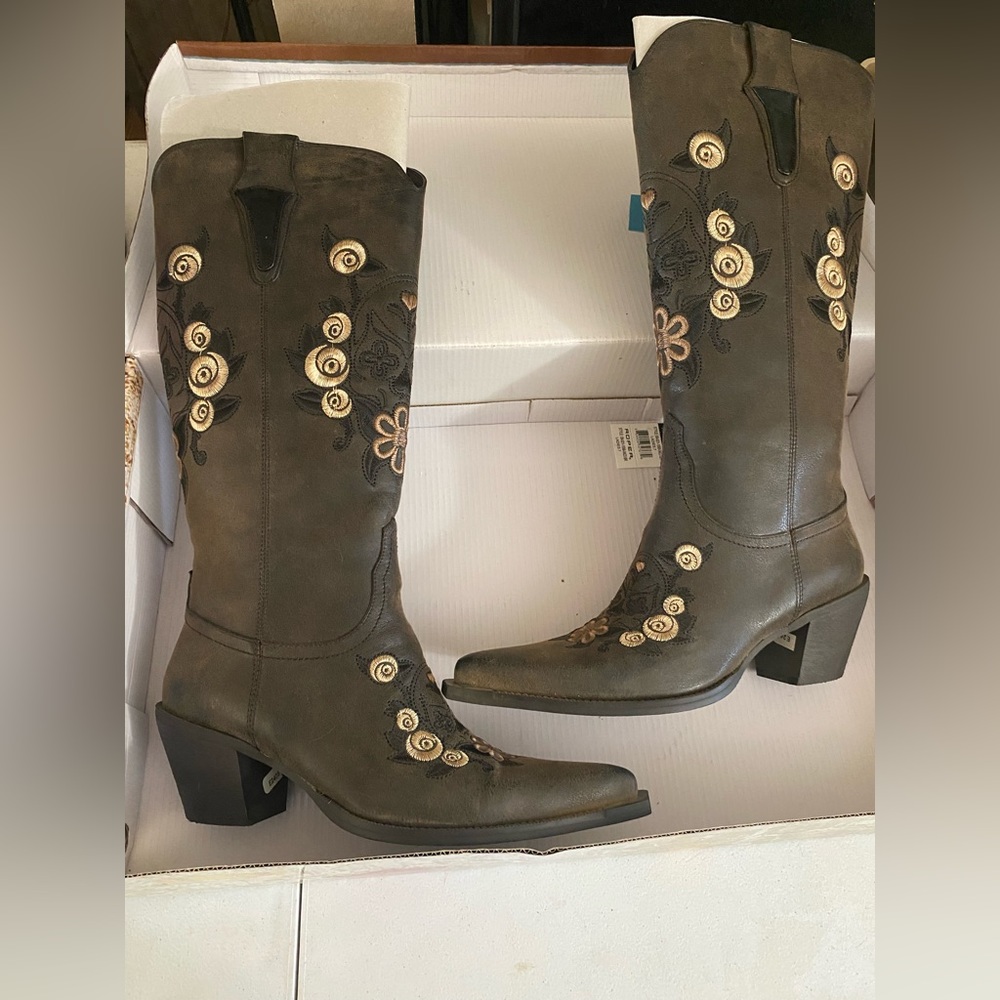 Women’s fashion boots